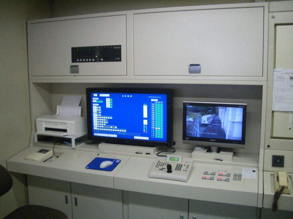 監視盤デスクタイプ
中央監視室イメージ